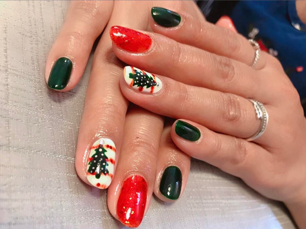 Color gradient ombre nails Mae Rim salon